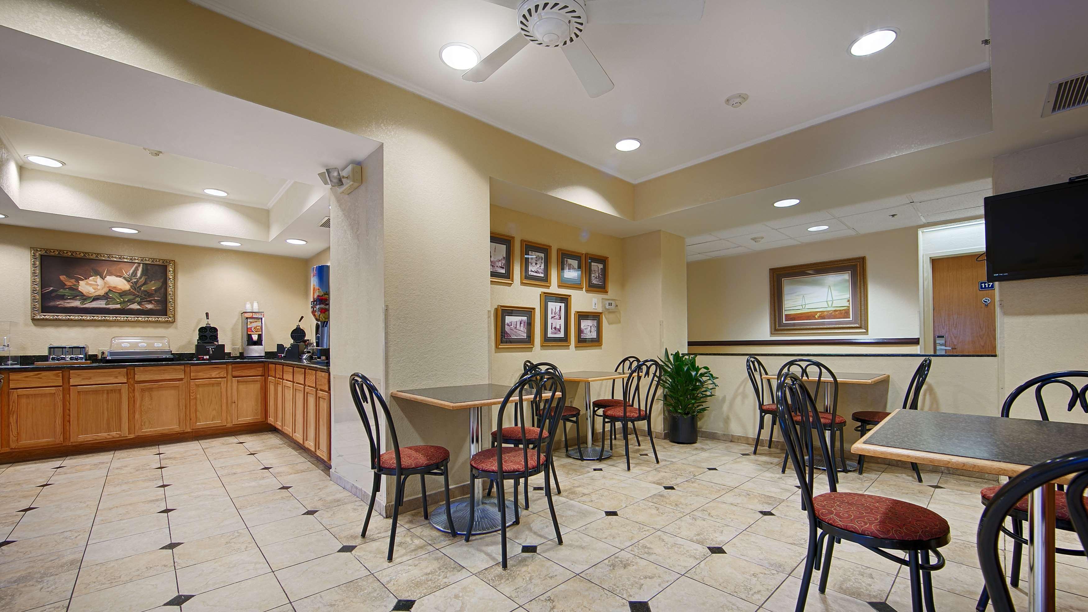 Best Western Patriots Point Mount Pleasant Bagian luar foto